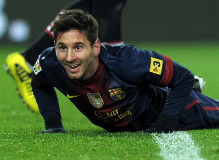 1. Lionel Messi (tiền đạo, Barcelona – 21 bàn thắng, 57 phút/bàn): Ai đã từng trung bình ghi bàn trong thời gian 1 tiếng đồng hồ? Chỉ có Messi đã từng làm được trong bóng đá đỉnh cao! Messi sút trung bình 5.4 lần/trận với tỷ lệ thành bàn rất cao (21 bàn cho 75 cú sút). Bên cạnh đó Messi còn kiến tạo 5 lần cho Barca, 3 trong số đó đến trong những trận thắng sát nút. Màn trình diễn hay nhất của Messi đến trong trận thắng Deportivo 5-4, anh lập cú hat-trick đầu tiên trong mùa bóng và có 1 kiến tạo. Một thống kê giật mình nữa: Trong các trận mà Messi đốt lưới đối phương, không trận nào anh chỉ ghi có 1 bàn!